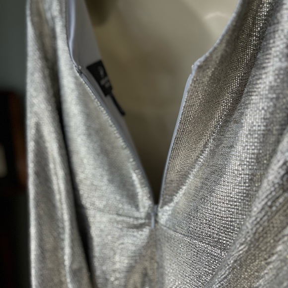 ADRIANNA PAPELL SILVER METALLIC COWL CAPE BLOUSE DRAPED BACK SIZE 4 ZIPPER BACK - Picture 15 of 16